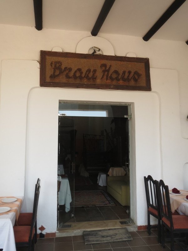 thats tunisian for "beer house"