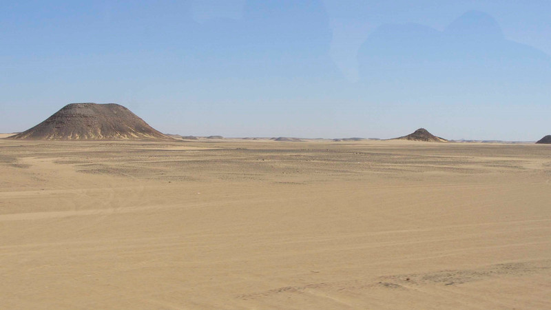 The desert on the way to Abu Simbel