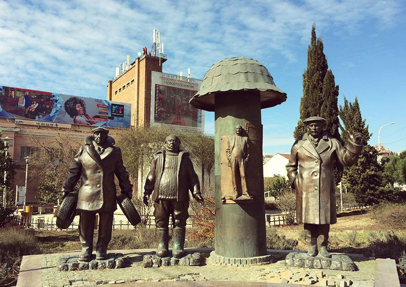 The monument to the characters of the “Mimino” movie in Tbilisi