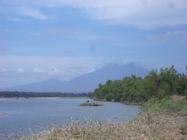 Río Lempa and "Chi-Che" Volcano