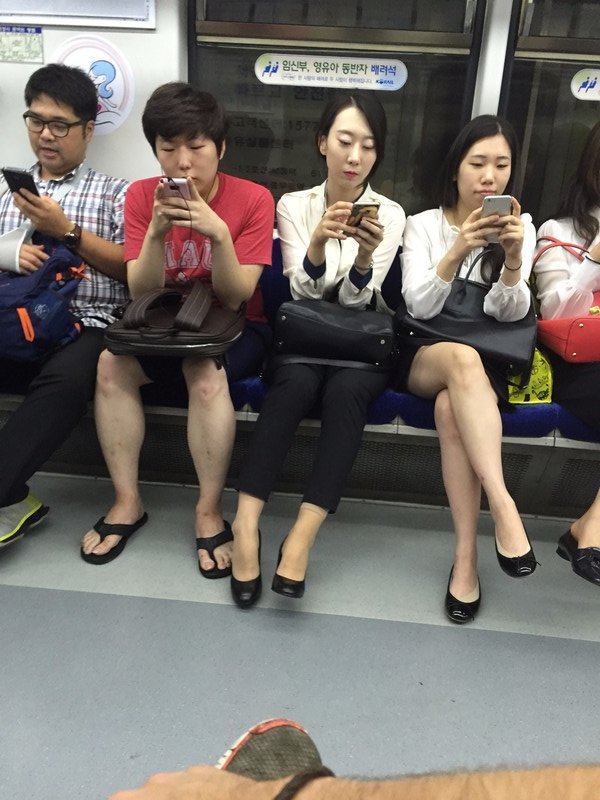 The whole metro in on their cellphones...