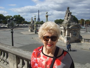 2015 09 06 Lucy at Place de Concorde (3)