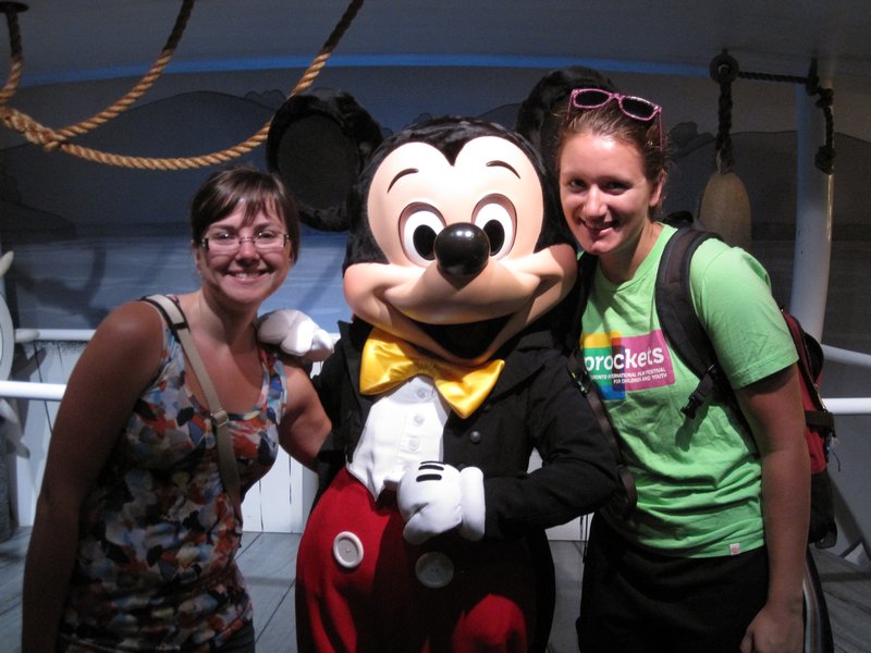 Larisa and Dafne with the Big Mouse Himself