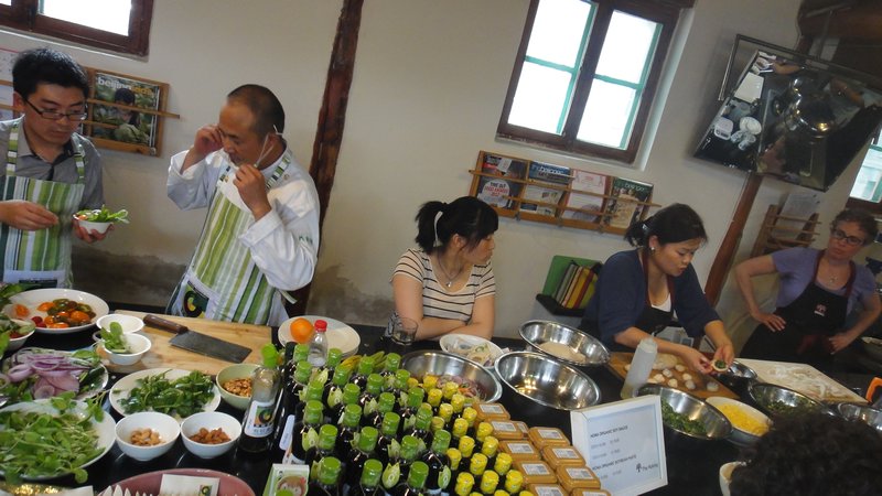 Cooking demo at The Hutong