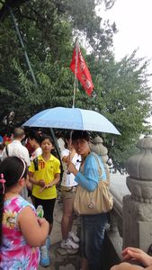 Umbrella + tour guide flag 2 in 1!