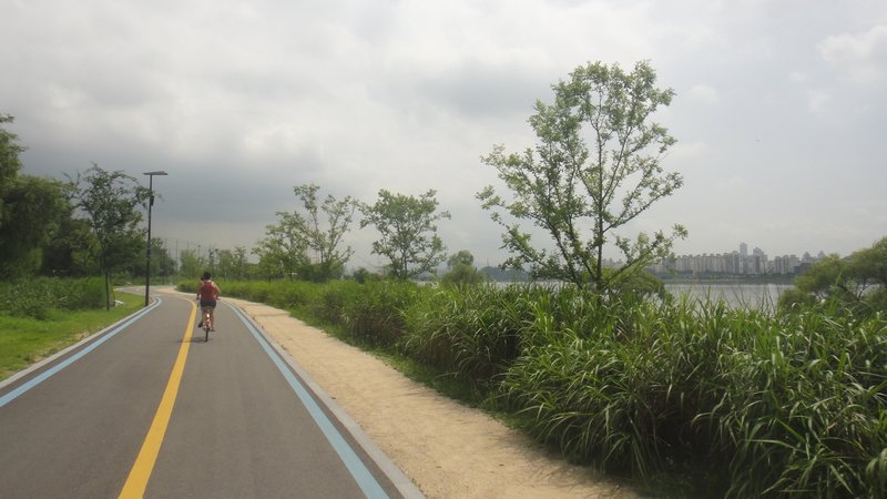 Biking Seoul's watefront