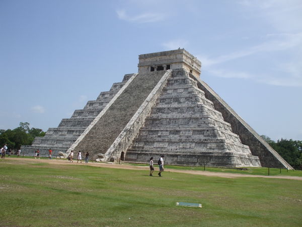 The main pyramid of Chichen Itza