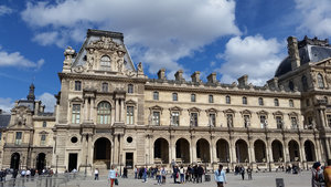 Hello Louvre