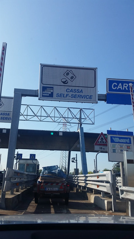 Pay Tolls on Italian Motorway