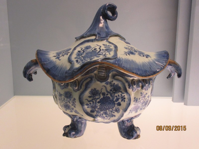 Porcelain Tureen 1723-35AD