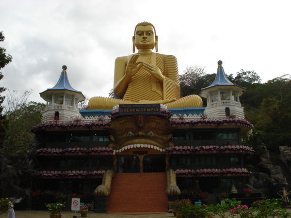 The golden temple in Dambulla