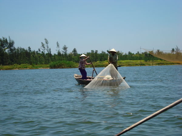 Women fishing in Hoi An