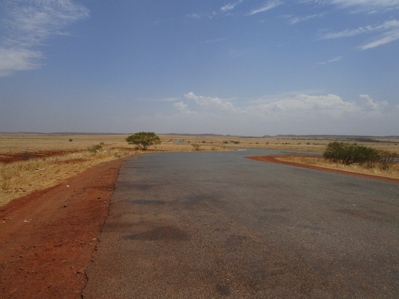 Outback road to Newman