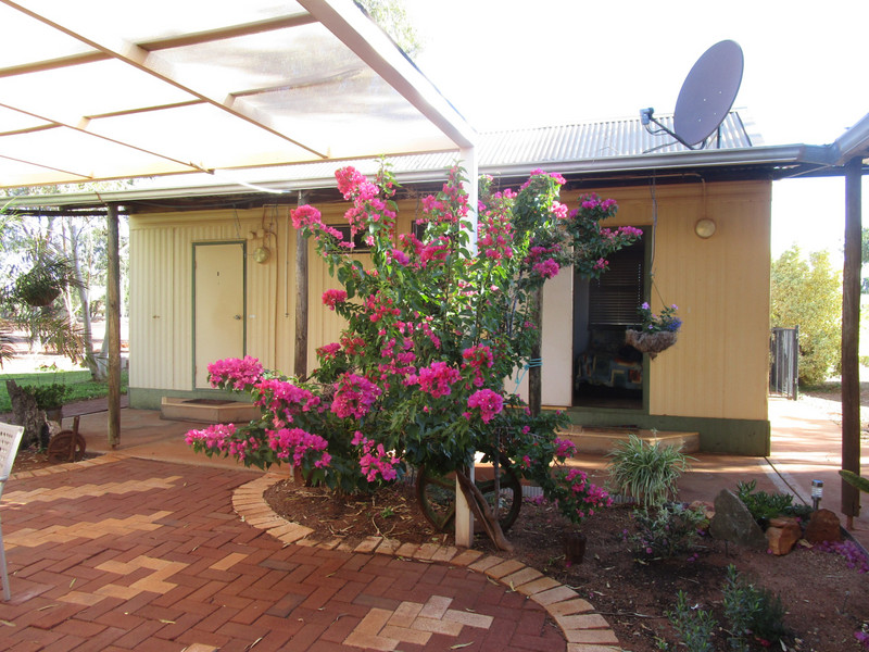 Our donga, Outback Accommodation, Sandstone