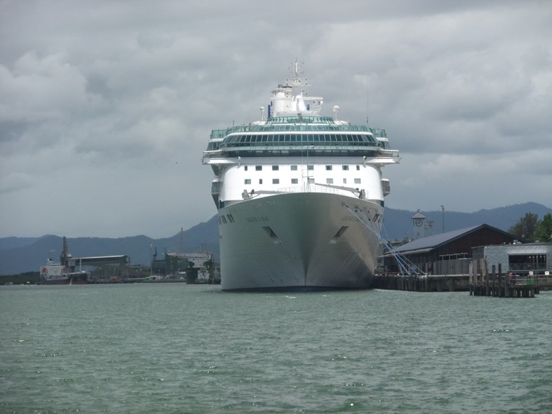Cairns cruise ship