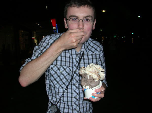 Olly and an even bigger icecream
