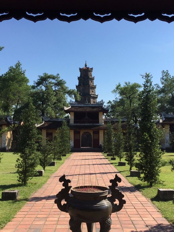 Thien Mu Pagoda (2)