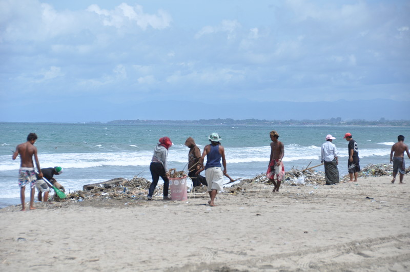 Kuta Beach cleaning 