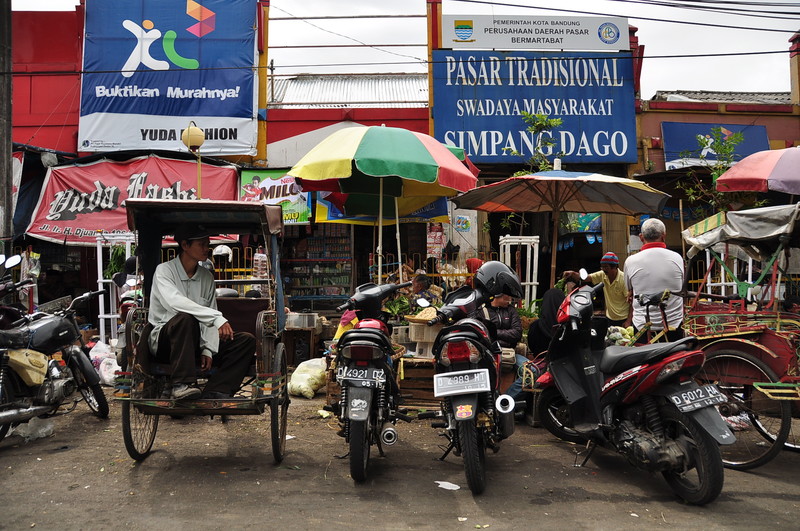 Suasana Kota Bandung di Simpang Dago