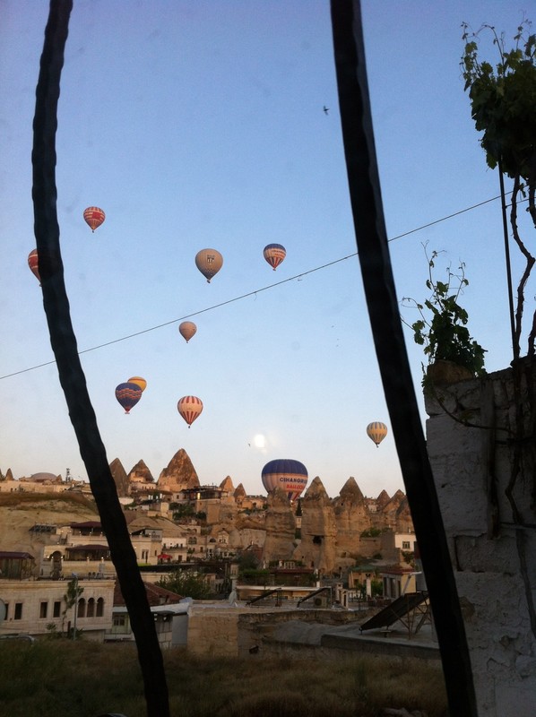 Finally, the hot air balloons & a real cappadokian sunrise