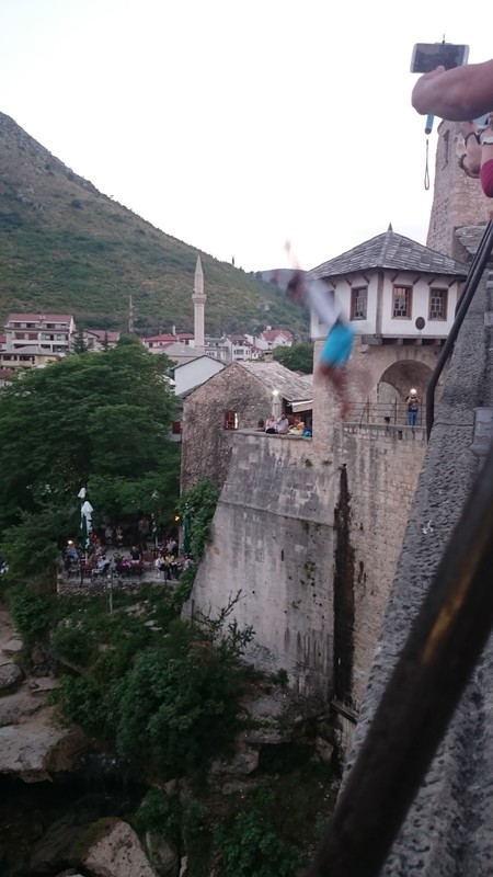 Our turkish friend jumping down from the old Bridge