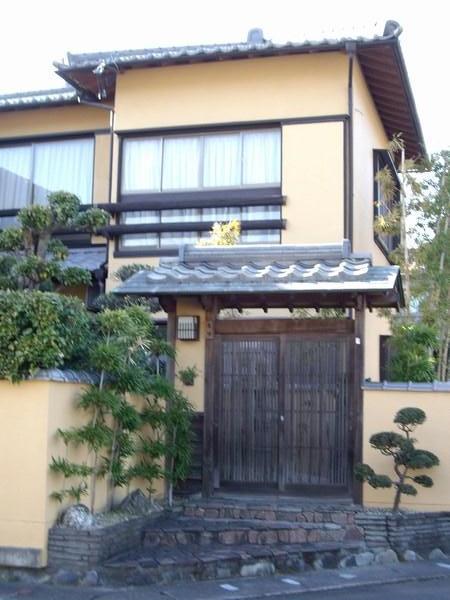 I love how the Japanese combines the new with tradition...I love this house