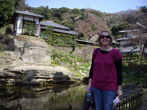 Engaku-Ji temple, me in frnt of the lovely pond