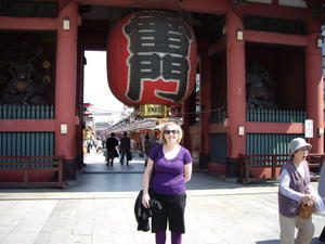 The big lantan as you enter Souvenior street at Sensoji Temple in Asakusa