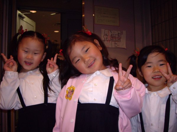 Miyuki, Riho and Tonami... with matching hair bands