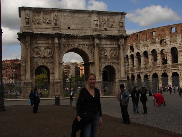 Roma (28) Arco di Costantino and the Colosseo