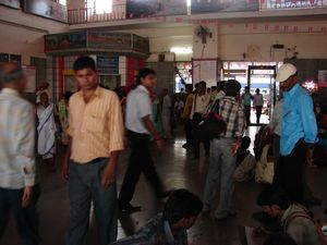 India 2010 (130) Varanasi trainstation
