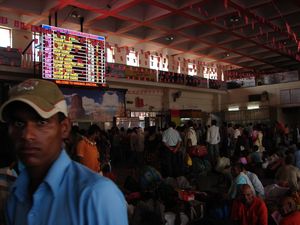 India 2010 (129) Varanasi trainstation