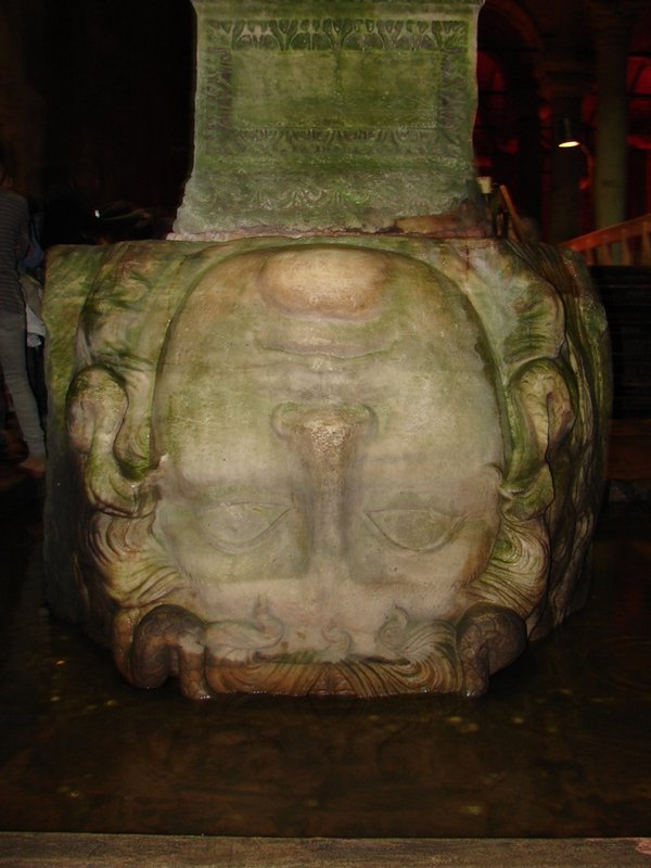 Istanbul (056) Basilica Cistern, Medusa