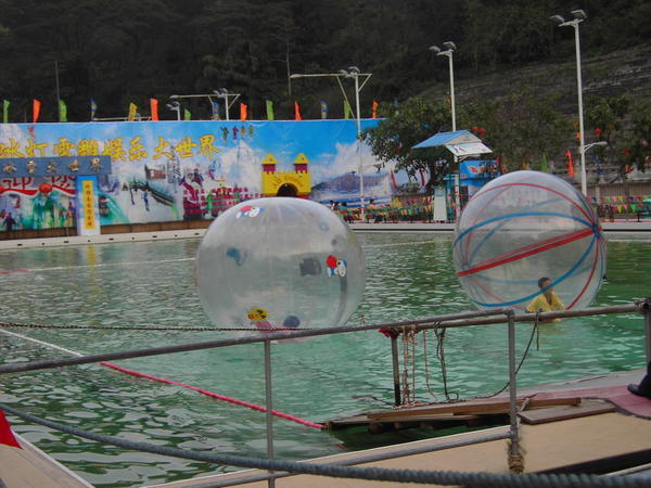 Yuexiu garden: bubbles...
