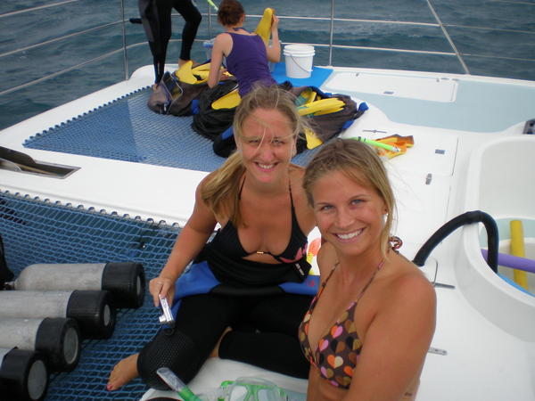 GIRLS GETTING READY TO SCUBA DIVE!!