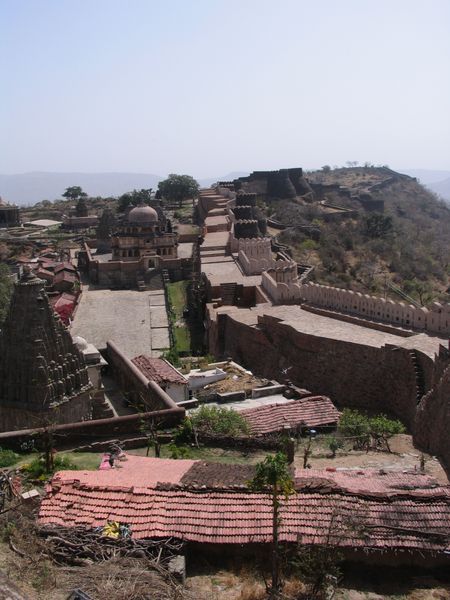 The walls that Guard Kumbulgarh Fort