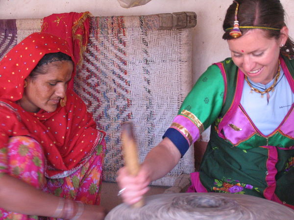 Grinding maize - I'd have great arm muscles if I was a housewife in Rajhastan