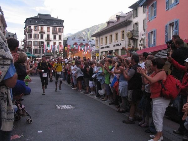 The front runners emerging through the crowded streets of Chamonix