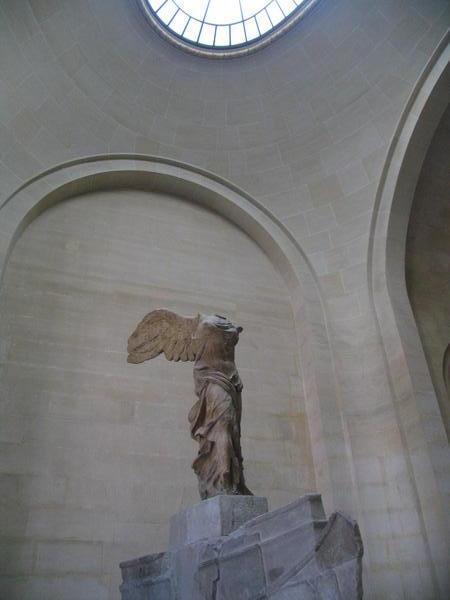 Light illuminates a statue in the Louvre