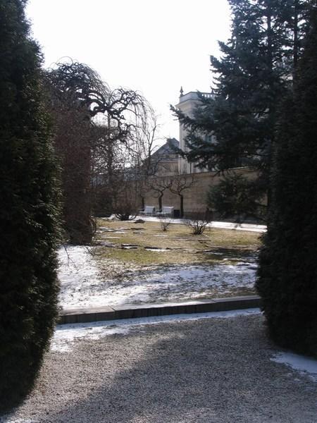 Despite the lack of greenery this garden below Prague Castle looked pretty lightly covered in snow