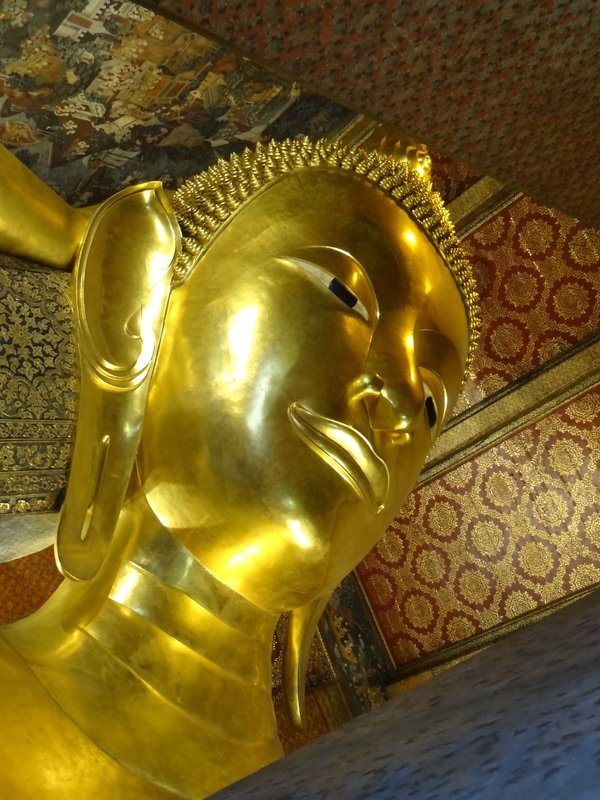 Grand bouddha couché à Bangkok