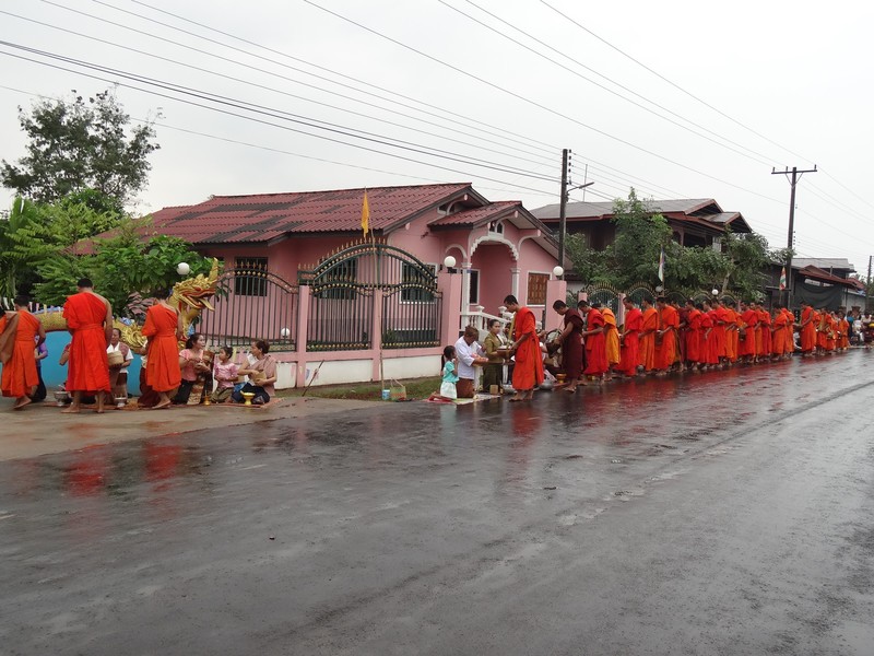 offrandes aux moines