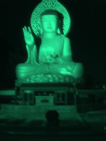 Quick trip to the giant, gold Buddha at night