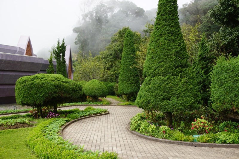 Royal pagodas and botanical gardens