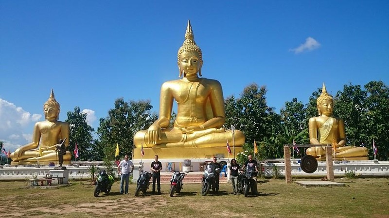 Group photo at the Golden Buda temple in Nan