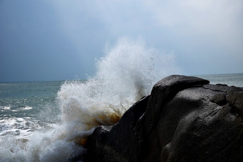 Hainan, reyuewan,waves crashing