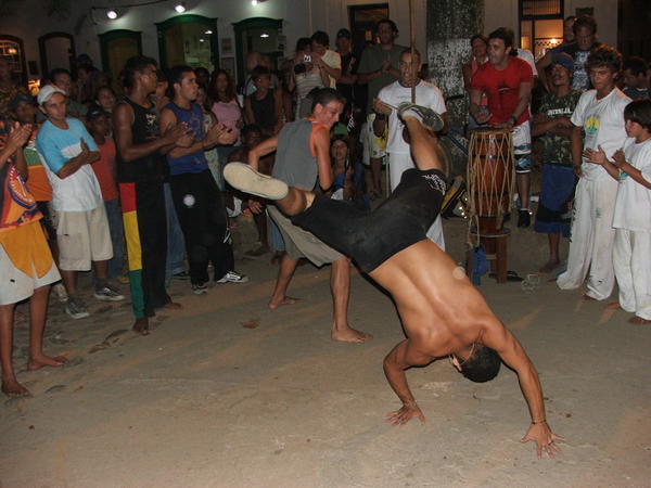 Capoeira - Av show´s ´em how it´s done...NOT