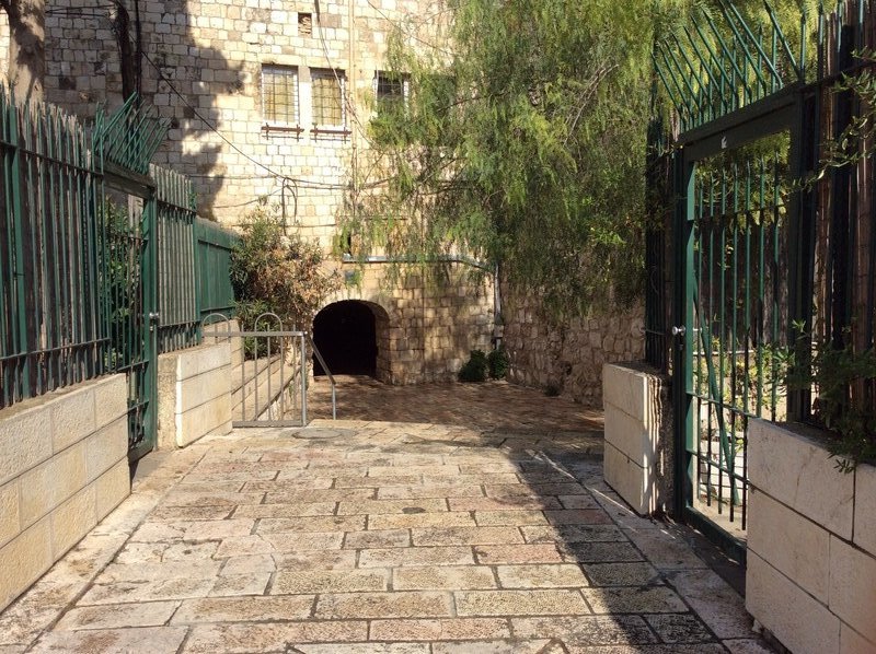 Der Weg zum Davids Grab, zwischen den Gärten des Klosters