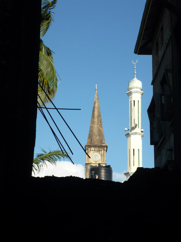Stone Town, église catholique et mosquée