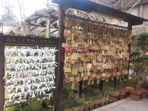 Temple, Miyajima 7 - vœux des fidèles